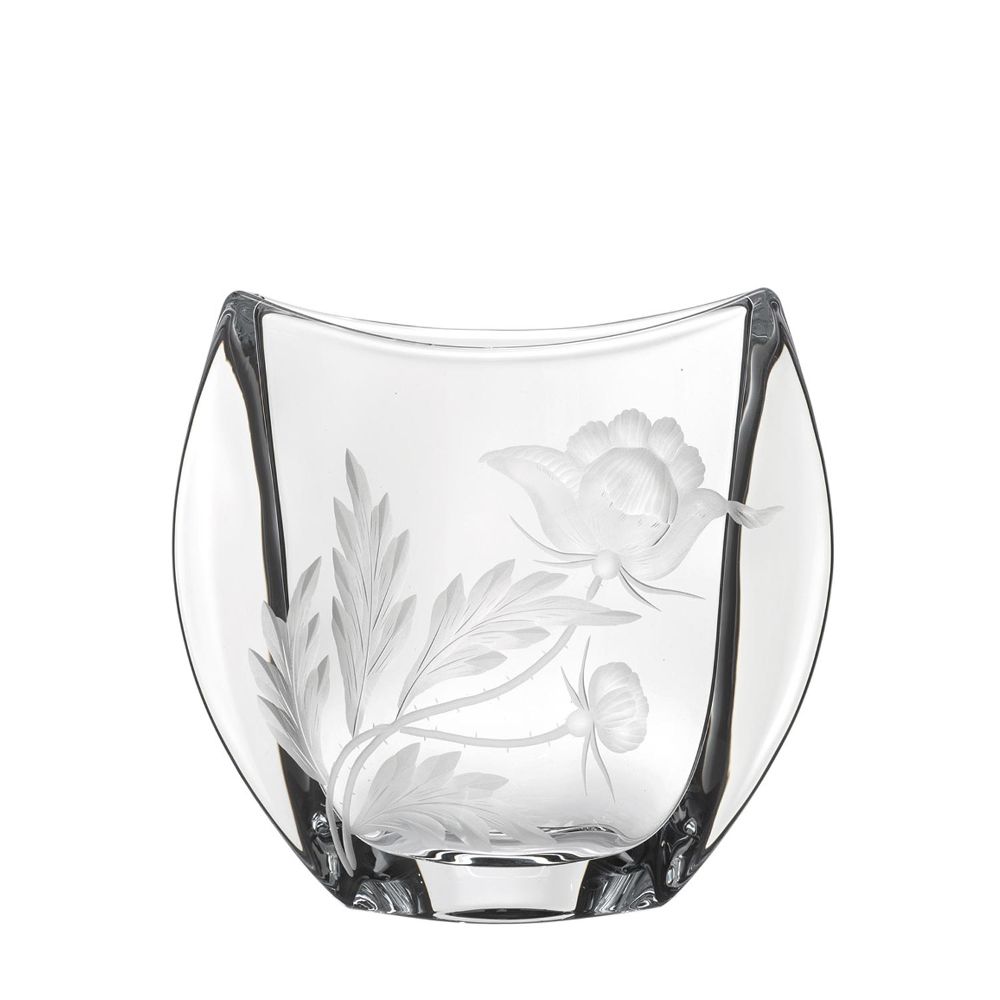 ARNSTADT KRISTALL Crystal vase with a curved shape. Engraved with a detailed, satin-finished floral pattern: a large bloom, leaves and small buds. The delicate engraving stands out against the clear, gleaming crystal glass.