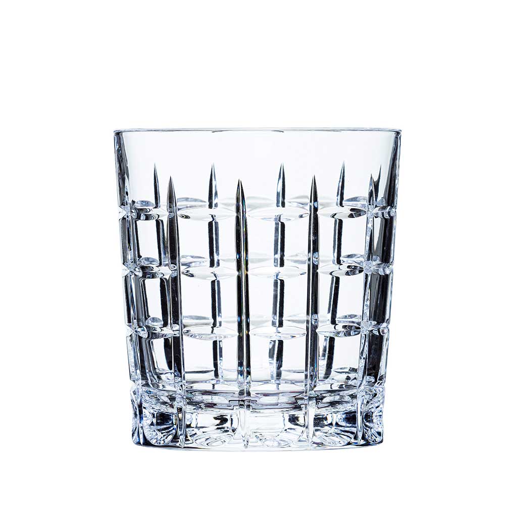 Transparent whisky glass crafted from clear crystal, artfully decorated with vertical and horizontal cuts that create an elegant, textured pattern. The faceted surface reflects light intensely and sparkles. ARNSTADT KRISTALL.