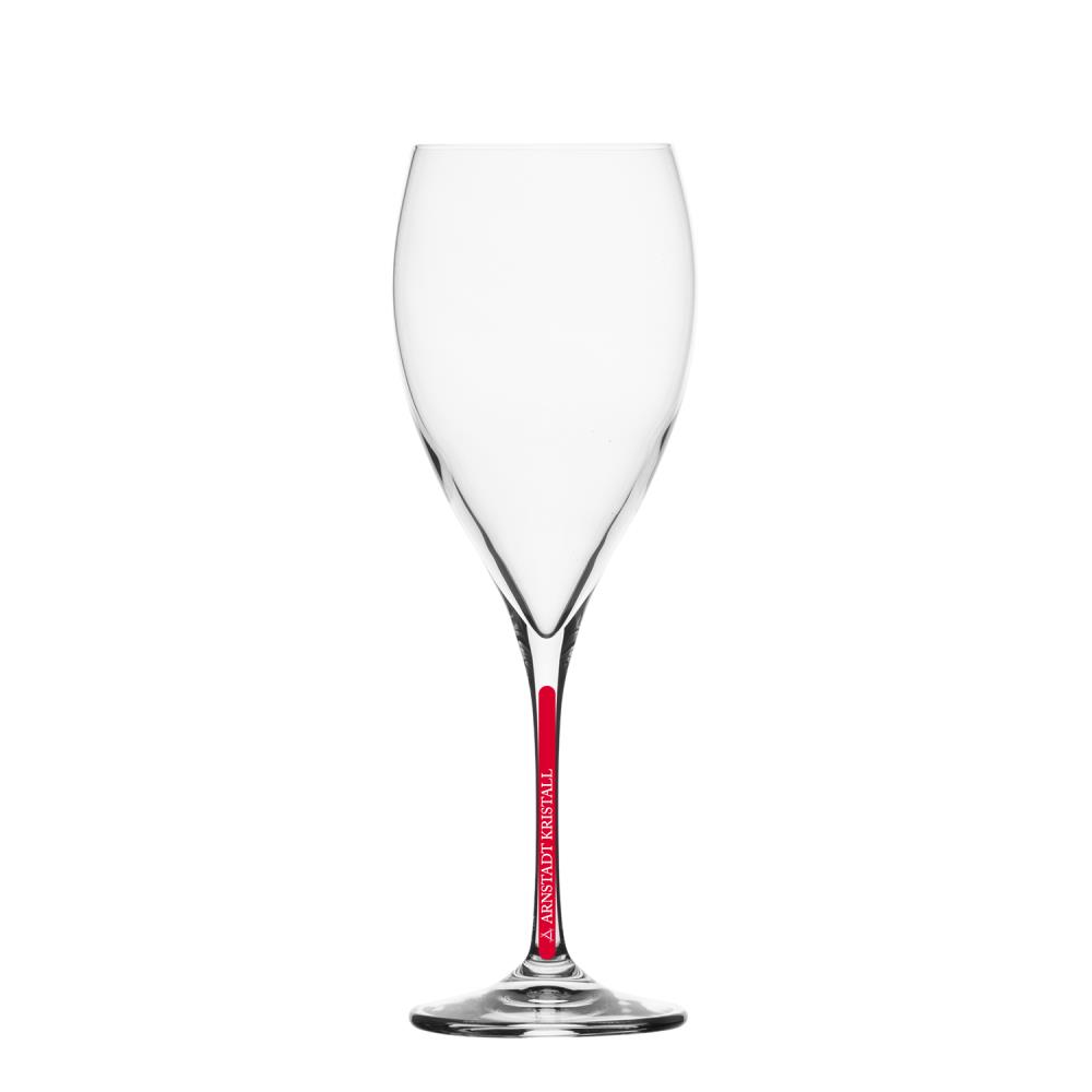 A tall, clear crystal red wine glass with an elegant stem and a bright red stripe. The logo ‘ARNSTADT KRISTALL ’ is printed on it in white lettering. The empty red wine glass against a pure white background emphasizes its transparency and design.