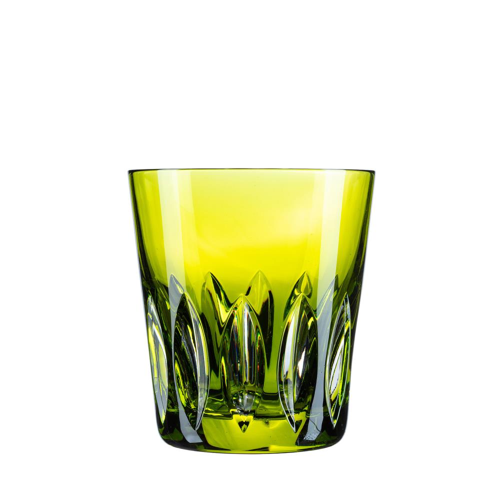 A light green crystal tumbler featuring brilliant, hand-cut Ritz patterns on the lower half of the glass. The mouth-blown tumbler in reseda green stands out against a white background and showcases the high-quality craftsmanship of ARNSTADT KRISTALL.