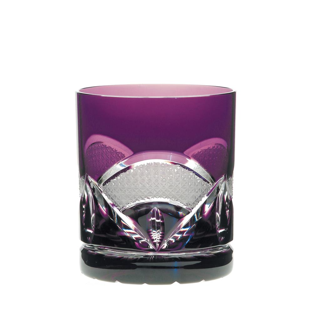 An elegant, hand-blown crystal whisky glass in a vibrant amethyst violet. Smooth at the top, with a delicate criss-cross lattice pattern in the middle. Below this, deep, hand-cut facets create a brilliant shine and showcase exceptional craftsmanship.