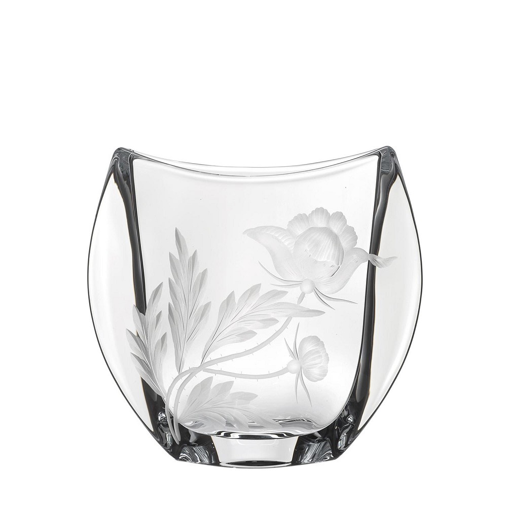 Transparent crystal vase with an elegantly curved rim, 18 cm high. Clear surface with a matt engraving: a large flower surrounded by leaves and buds. The 'Cleanline' design emphasises craftsmanship and a high-quality finish.